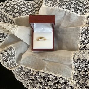 Comfort fit 14K gold band